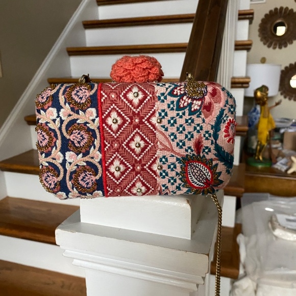 Anthropologie Nadia Pink Embroidered Clutch - Picture 6 of 7